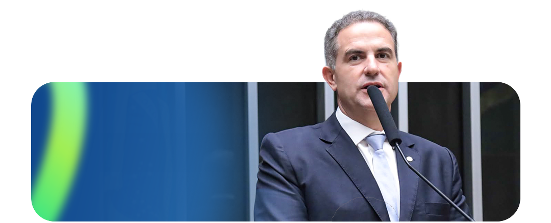Ricardo Maia discursando na tribuna da Câmara dos Deputados